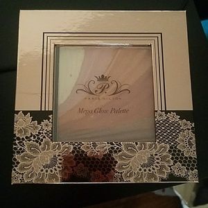 Paris hilton mega glow palette